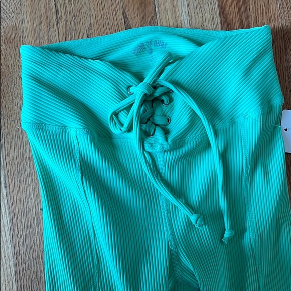 Year of Ours Green Ribbed Leggings - Picture 2 of 8